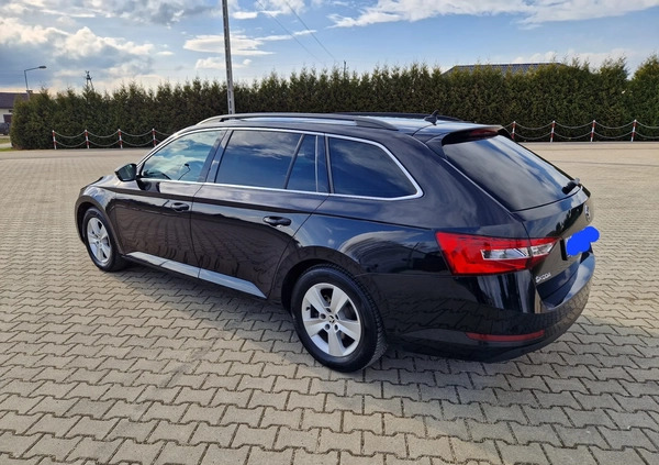 Skoda Superb cena 69900 przebieg: 188000, rok produkcji 2016 z Gorlice małe 172